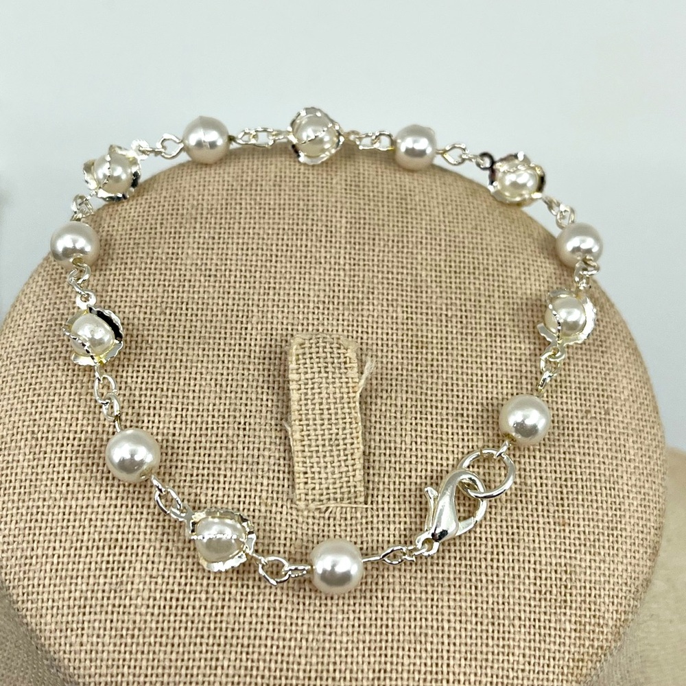 Vintage Silver Tone Pearl Bead Bracelet – 8" Length, Elegant Shine